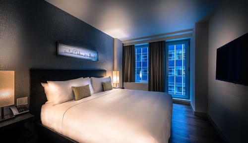 Room, 1 King Bed, Accessible, Corner (Mobility/Hearing, Roll In Shower)