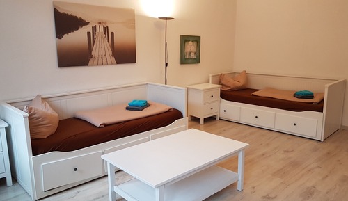 Basic Twin Room, Non Smoking, Shared Bathroom