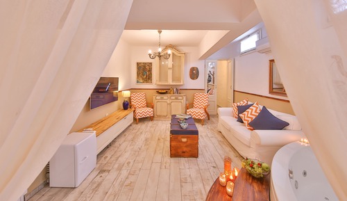 Suite, 1 Bedroom, Jetted Tub, Garden Area