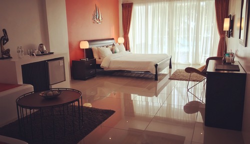 Deluxe King Suite Room