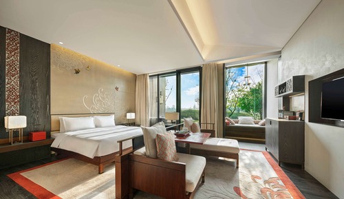 Deluxe Room, 1 King Bed, Club Lounge Access, Garden View