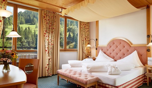 Suite (Sunny)