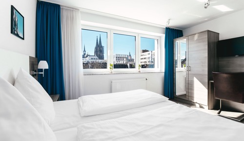 Two Room Apartment Cathedral View