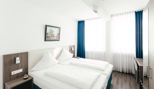 3 Room Apartment Cathedral View