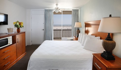 Standard Room, 1 Queen Bed (Oceanfront)