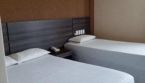 Deluxe Room, Multiple Beds, Private Bathroom