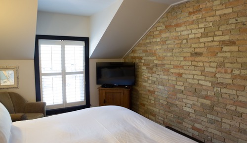 Carriage Room #10 or #11