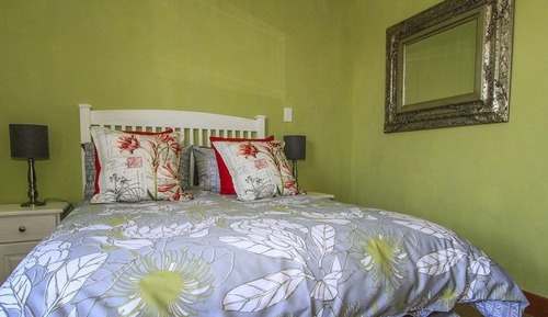 Room (Country)