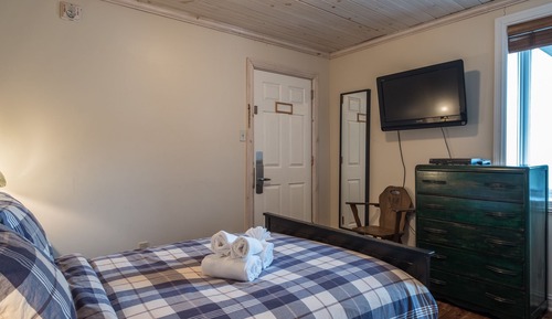 Standard Room, 1 Queen Bed