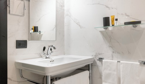 Suite, Jetted Tub