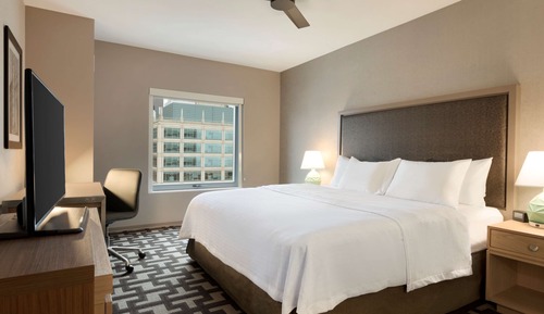 Suite, 1 King Bed, Accessible, Bathtub