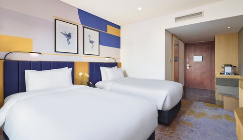 Deluxe Room, 2 Twin Beds, City View