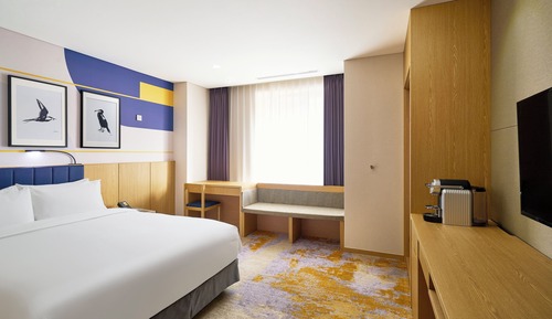 Deluxe Room, 1 King Bed, Accessible, City View