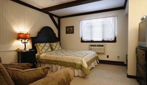 Queen Guest Room