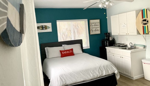 Junior Studio Suite, 1 Queen Bed, Garden View, Garden Area