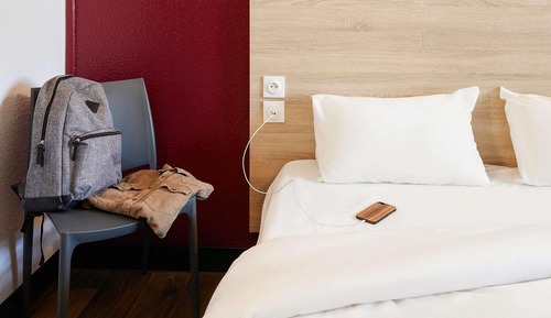 Room (Tandem)