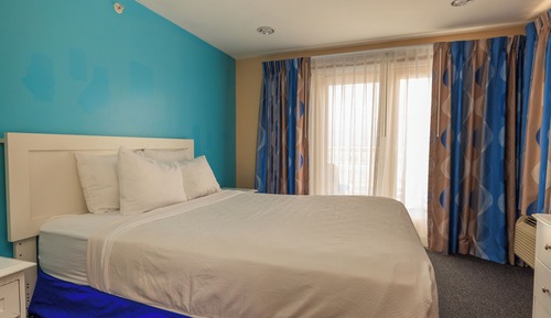 Oceanfront, 2 Rooms, 2 Queen and 1 Queen Murphy Bed, Balcony
