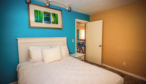 1 Bedroom Apartment, Pool View, Patio, Kitchen