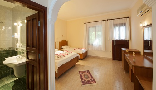 Comfort Triple Room, Poolside