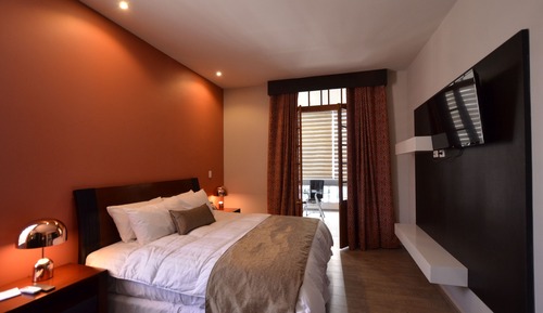 Business Studio Suite, City View