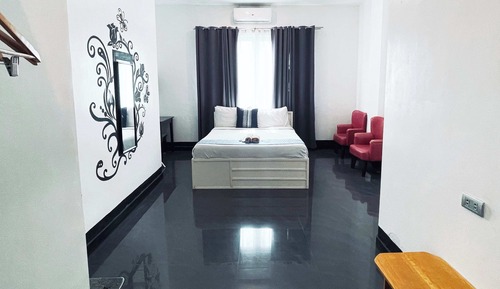 Standard Queen Room