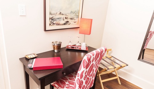 Room (1 queen and 1 single bed, Chambre 1)