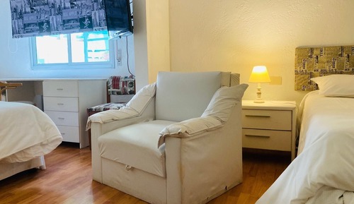 Triple Room (Blu)