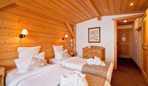 Superior Room, Balcony, Mountain View (South-Facing)