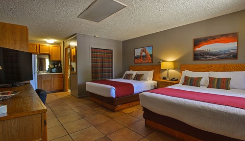 Double Queen Suite with Kitchenette - Tile