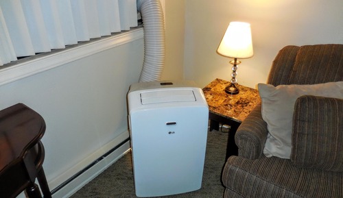 Economy Condo (ML328 Ballhooter LIft? Check! Close to Vill)
