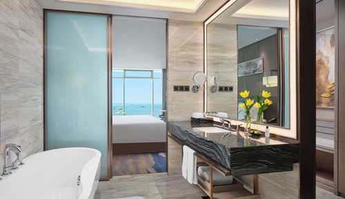 Premium Room, 1 King Bed, Club Lounge Access, Sea View