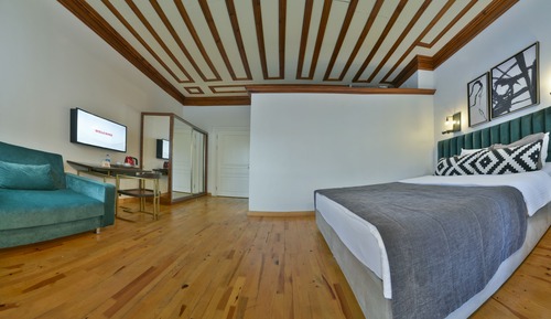 Deluxe Suite