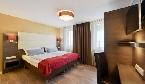 Two-Room Apartment Plus (One Living Room and One Bedroom)