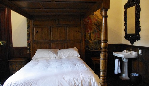 Classic Double Room (Four Poster)