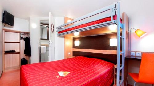 Triple Room (1 Double Bed + 1 Single Bed)