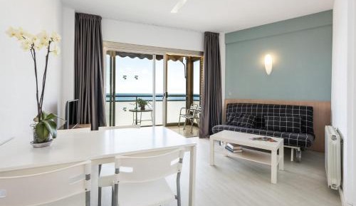 One-Bedroom Apartment with Sea View