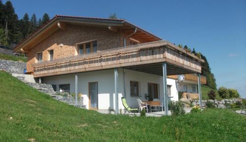 Apartment with Mountain View