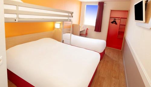 Quadruple Room (1 Double Bed + 2 Single Beds)