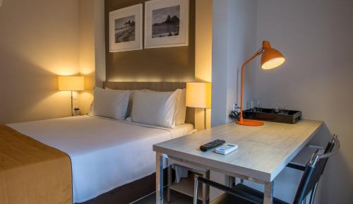Deluxe Queen Room