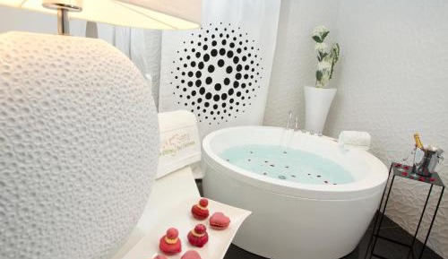 Deluxe Suite 3