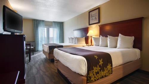 Queen Room with Two Queen Beds - Non-Smoking
