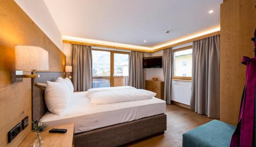 Deluxe Apartment with Balcony