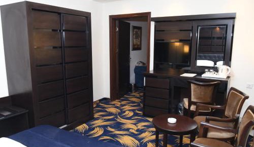 Deluxe Family Suite