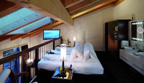 Suite with Hot Tub