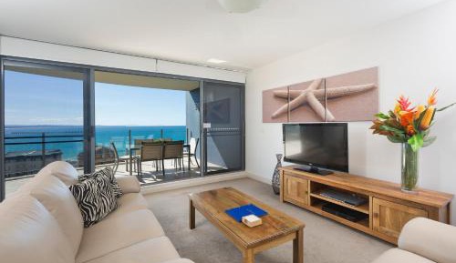 Superior One-Bedroom Apartment with Water View