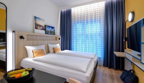 Studio with Twin Beds