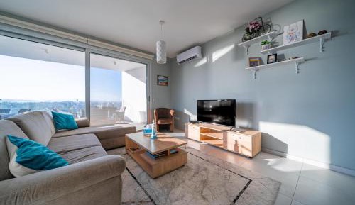 Apartment with Lake View