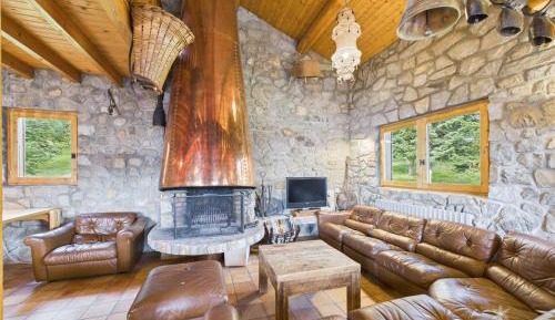 Chalet (18 Adults)