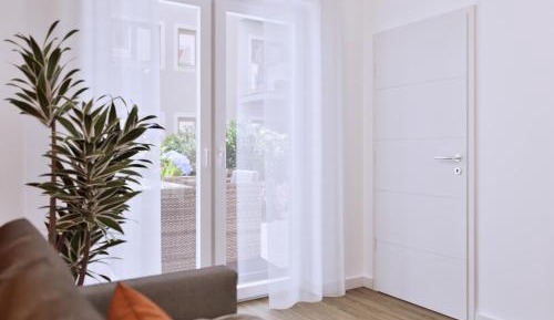 One-Bedroom Apartment with Lake View