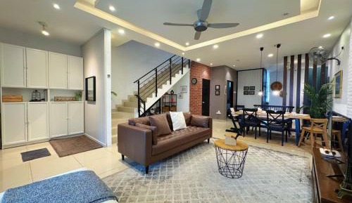 Four-Bedroom Holiday Home